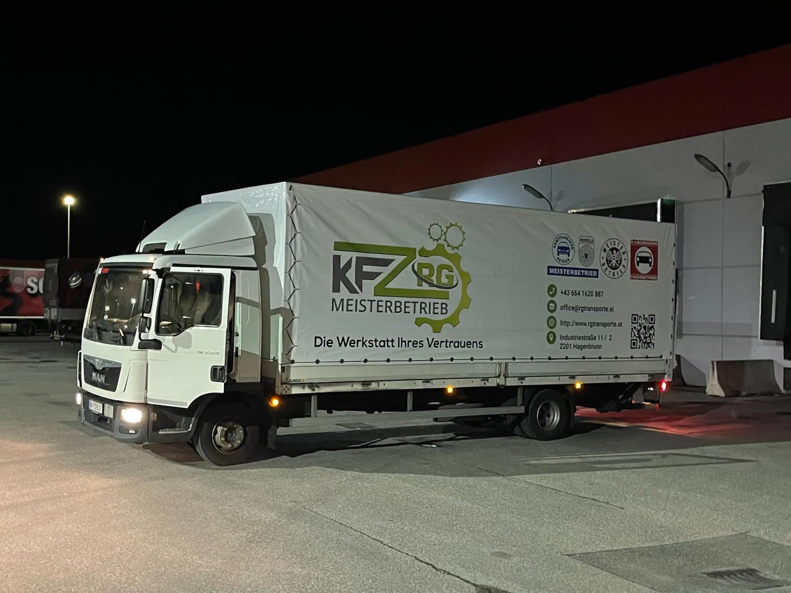 LKW von KFZ RG Meisterbetrieb im Einsatz – Abholung und Transport von Unfallfahrzeugen